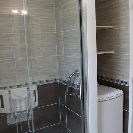 Apartmán T2 Avec Terrasse Et Parking A 400 M Du Port - 4rs207