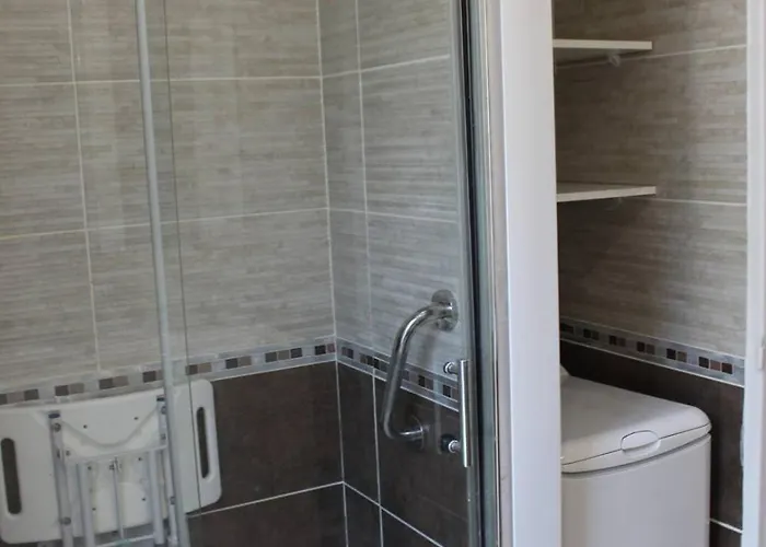 Appartement T2 Avec Terrasse Et Parking A 400 M Du Port - 4rs207