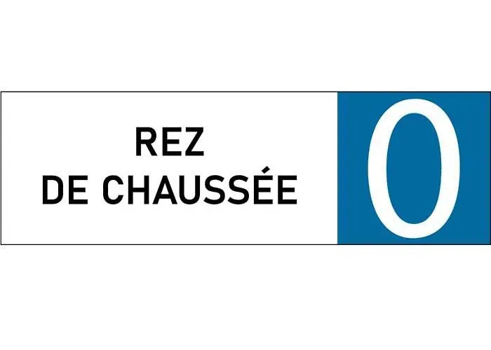 Appartement T2 Avec Terrasse Et Parking A 400 M Du Port - 4rs207 *